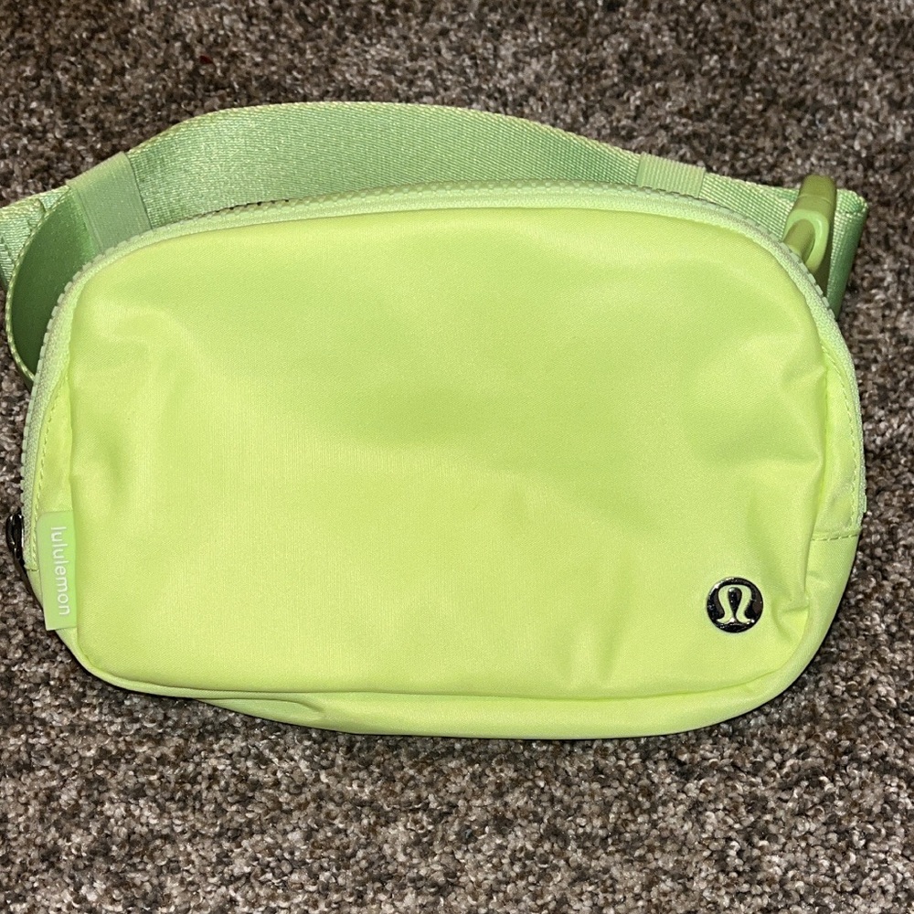 lululemon belt bag faded zap!!